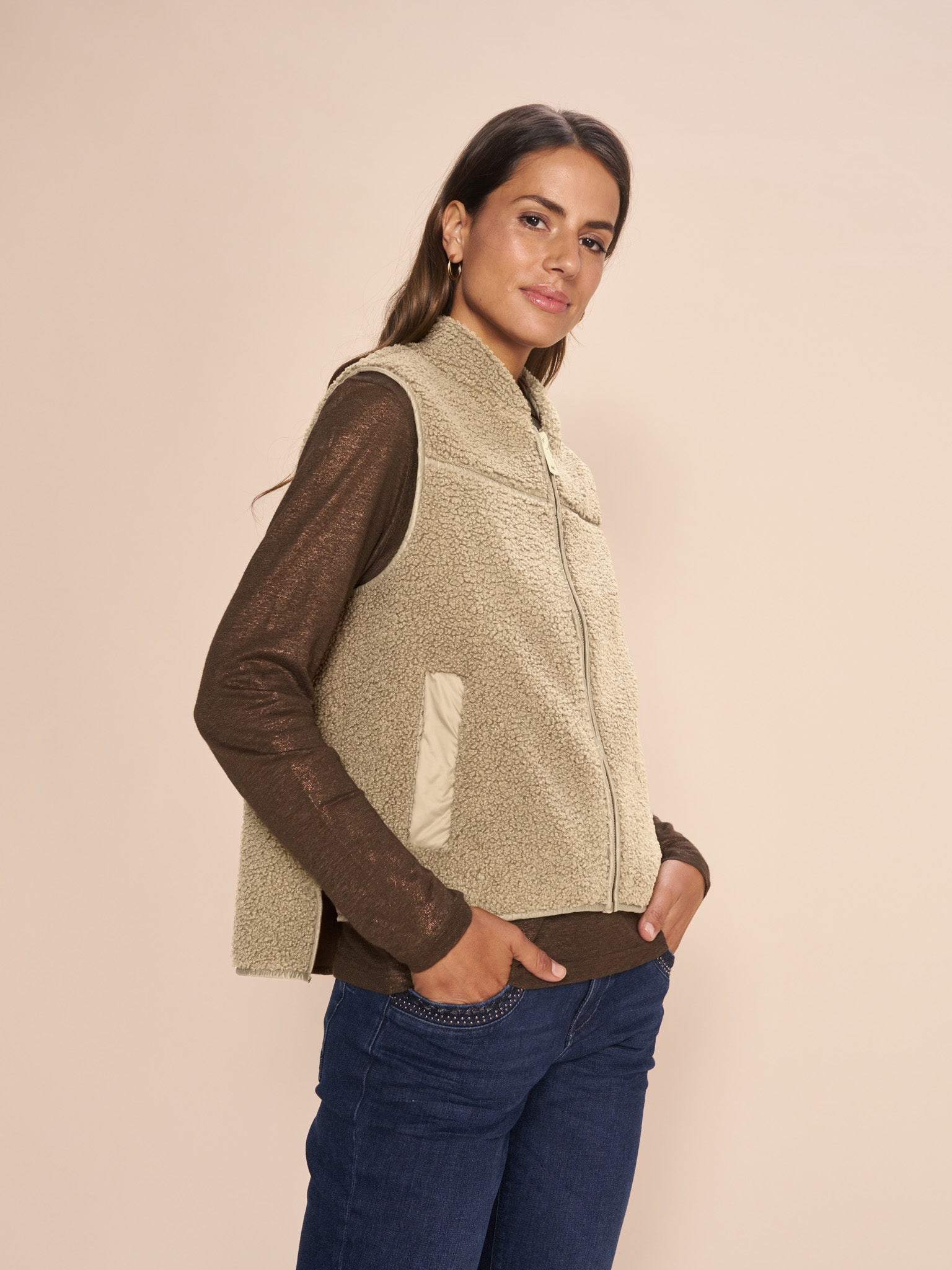 Modelshot / Savannah Tan / Detail